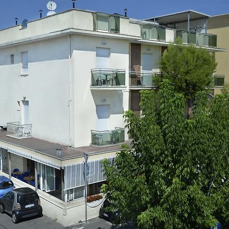 Hotel Ave Ріміні Екстер'єр фото