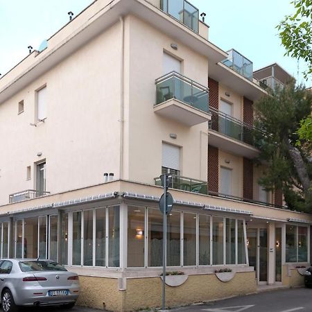 Hotel Ave Ріміні Екстер'єр фото
