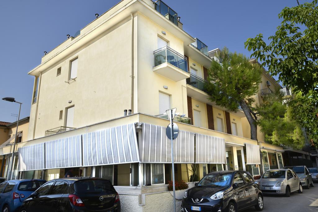 Hotel Ave Ріміні Екстер'єр фото
