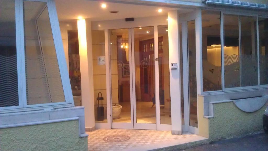 Hotel Ave Ріміні Екстер'єр фото