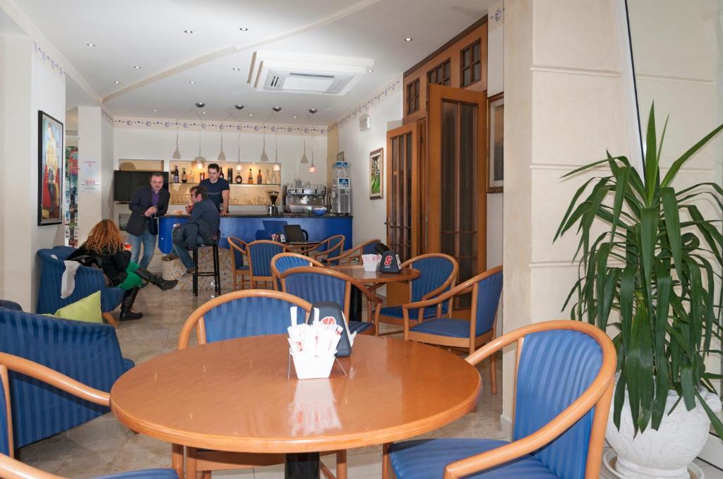 Hotel Ave Ріміні Екстер'єр фото